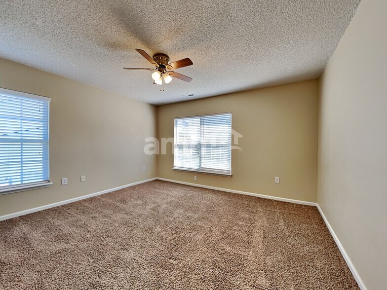 Building Photo - 5006 Athol St