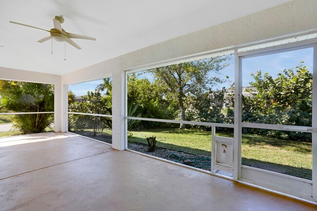 Building Photo - 2652 SW 29th Ave