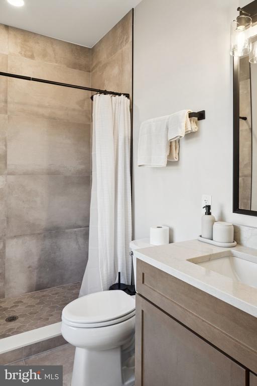 Building Photo - 40 Evergreen Ln