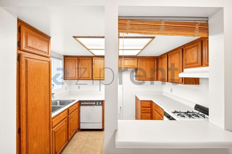 Building Photo - 1004 E Garfield Ave