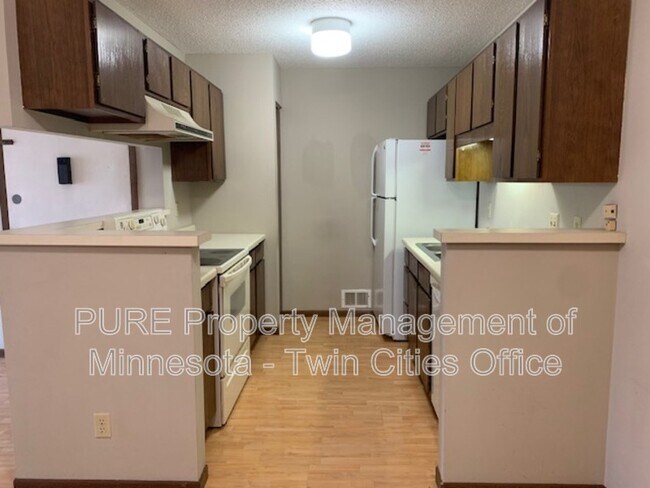 Building Photo - 1696 Pleasant St Apt C