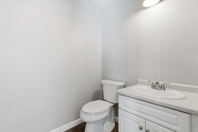 Building Photo - 6 Mulberry Ln