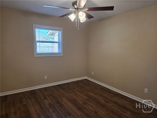 Building Photo - 312 W 5th St