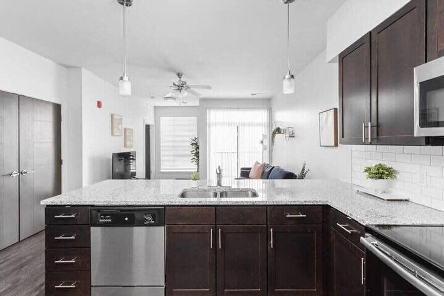 Building Photo - 8506 Westfield Blvd