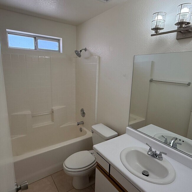 Building Photo - Charming Newly Renovated 2 bed/2 Bath Rental Long Term