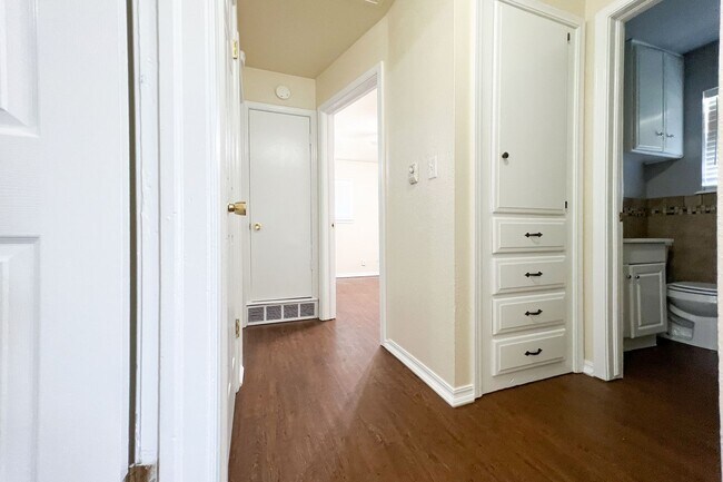 Building Photo - 3137 SW 65th Pl