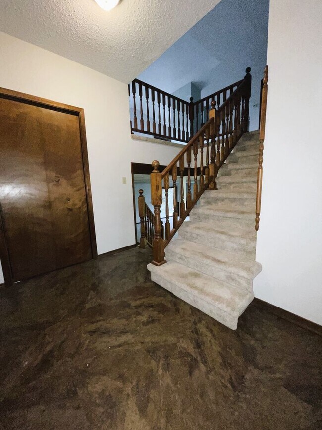 Building Photo - ~ RENT SPECIAL ~ HOLIDAY MERRINESS ~ Beautiful 4 bedroom cul-de-sac home for rent!