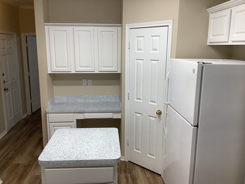 Building Photo - 1511 Cheyenne Trl