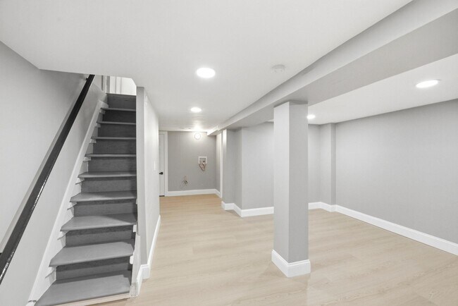 Building Photo - 139 W 51st St