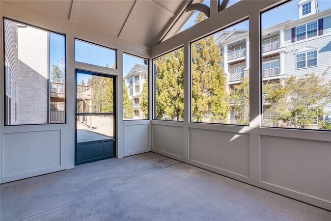 Building Photo - 440 Baroque Dr