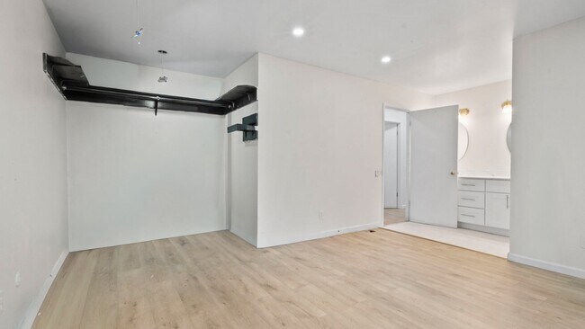 Building Photo - 493 Landsdown Cir