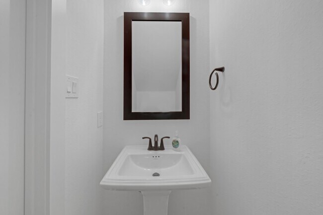 Building Photo - 10972 Swang Link Dr