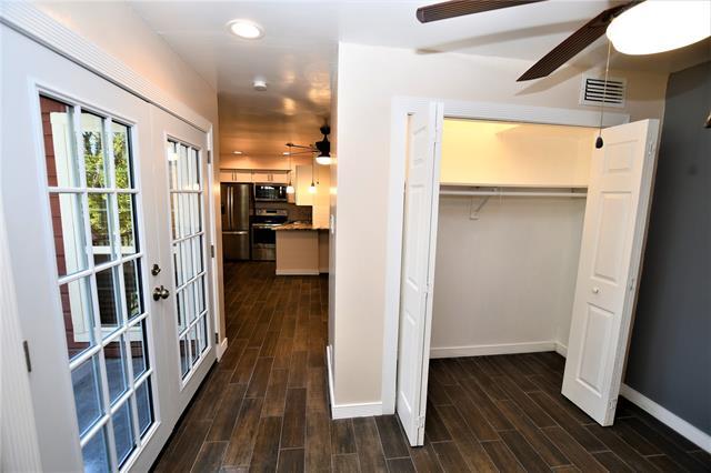 Building Photo - 9821 Walnut St