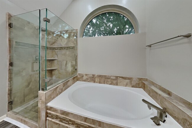 Building Photo - 719 Fernglade Dr