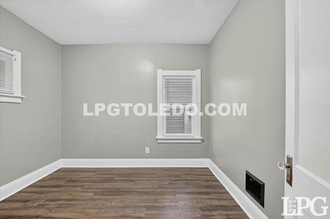 Building Photo - 128 Carbon St