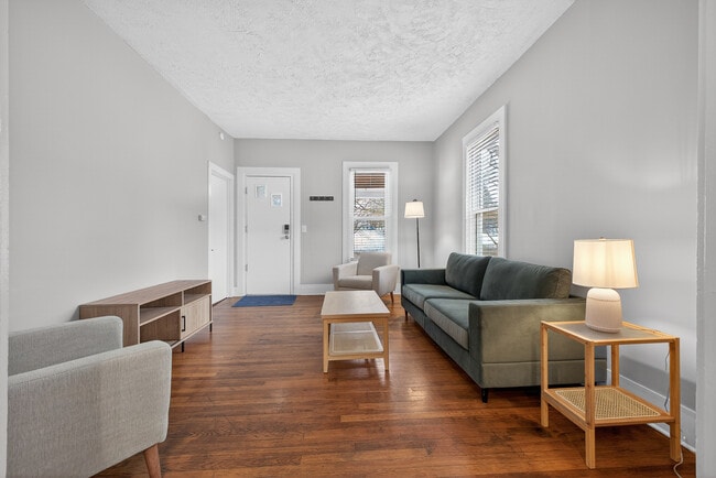 Building Photo - 716 Coit Ave NE