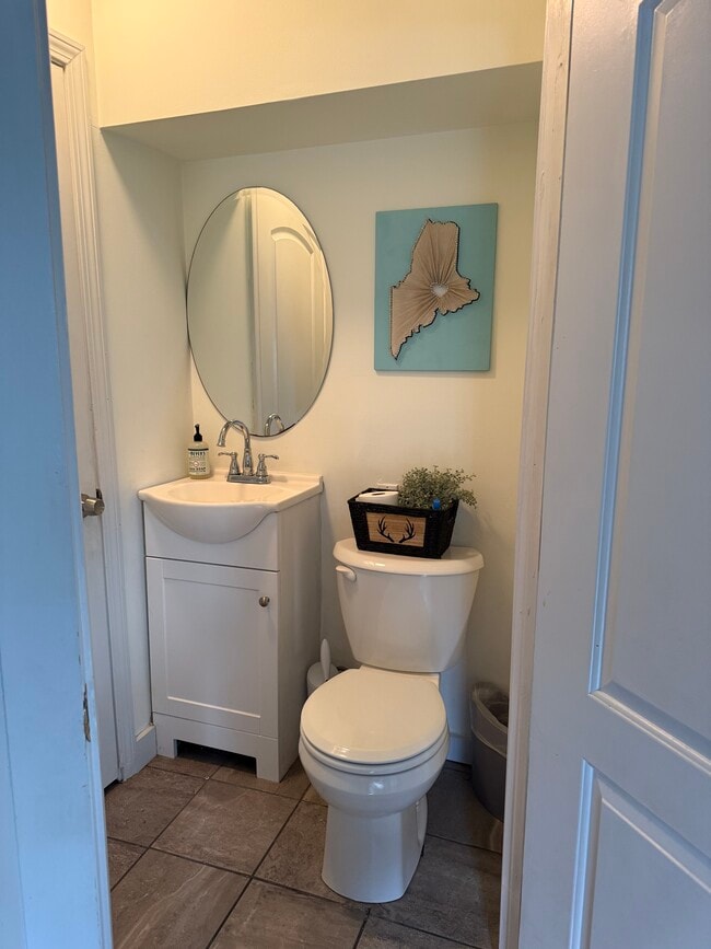 Building Photo - 72 Main St