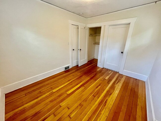 Building Photo - Beautiful 3bd/1bath South Tabor Bungalow w...