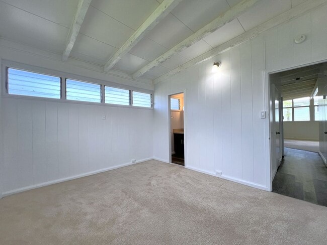 Building Photo - Peaceful Manoa - Spacious three bedroom, o...