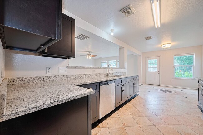 Building Photo - 12927 Pale Ivy Ln