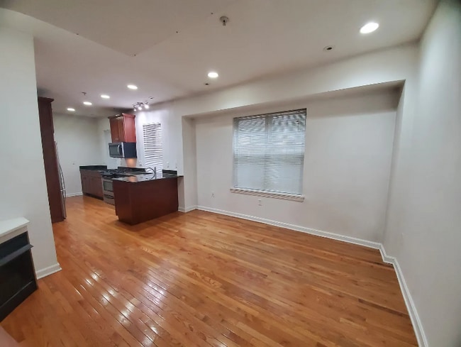 Building Photo - 257 Pleasant St