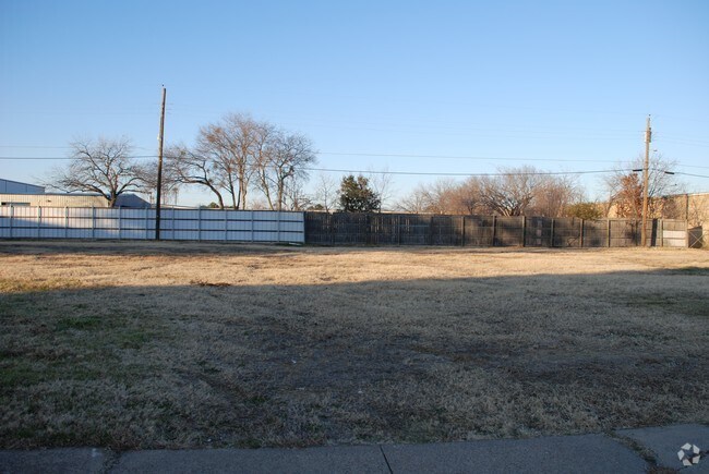 Building Photo - Mamman Park Estates