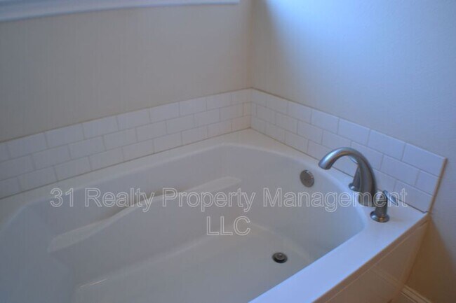Building Photo - 1220 Randolph Dr