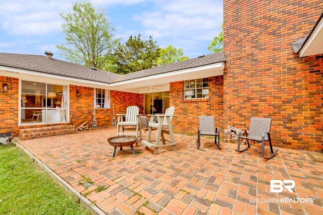 Building Photo - 8960 Morphy Ave
