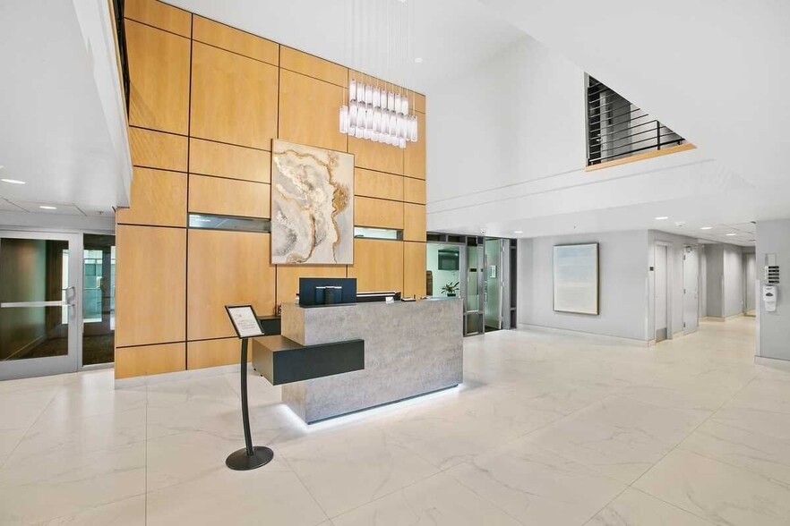 Lobby - 425 W Beech St