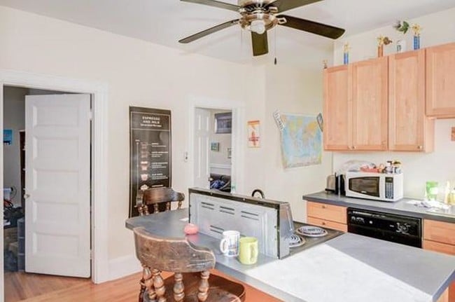 Building Photo - 16 Falkland St