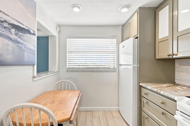 Building Photo - 10310 S Ocean Dr