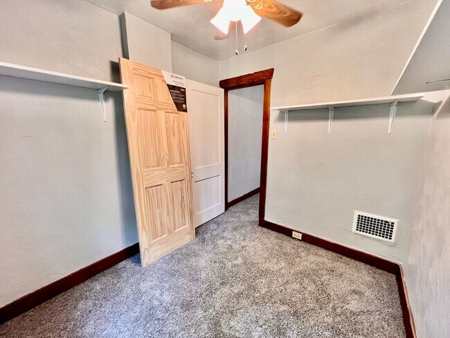 Building Photo - 3 Bed 1.5 Bath- Pittsburgh PA