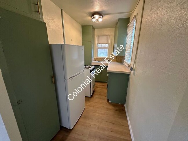 Building Photo - Cute, efficient, and historic 1 bedroom 1 ...