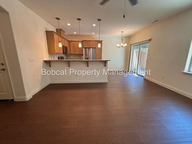 Building Photo - 3 Bed, 2.5 Bath, Townhome Located in Carson City - Mills Landing Community