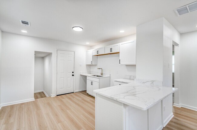 Building Photo - 1865 Ferber Ave