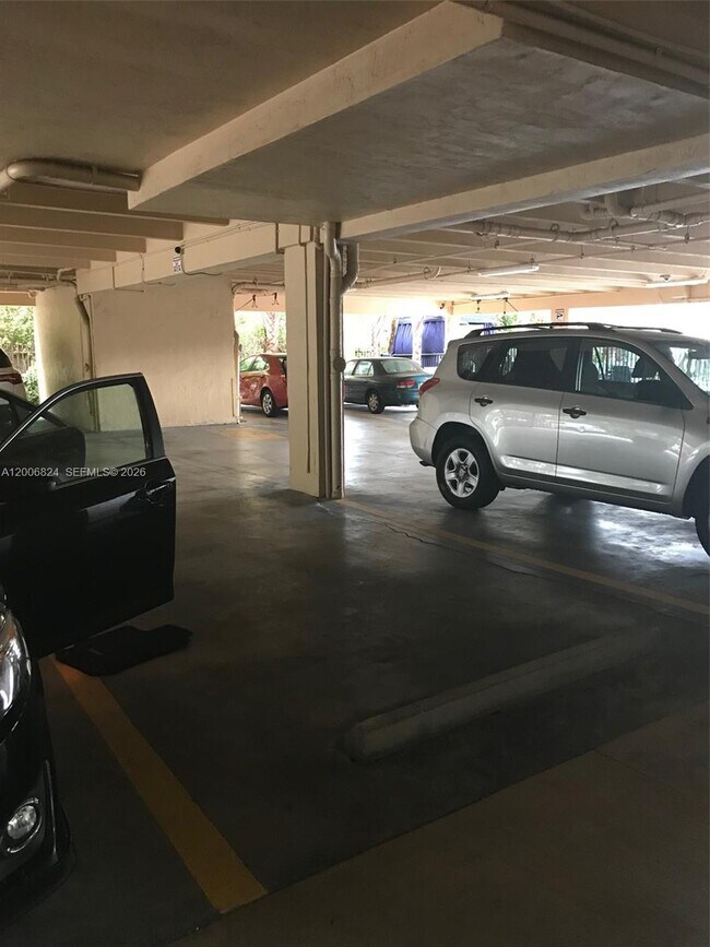 Building Photo - 2600 NE 135th St