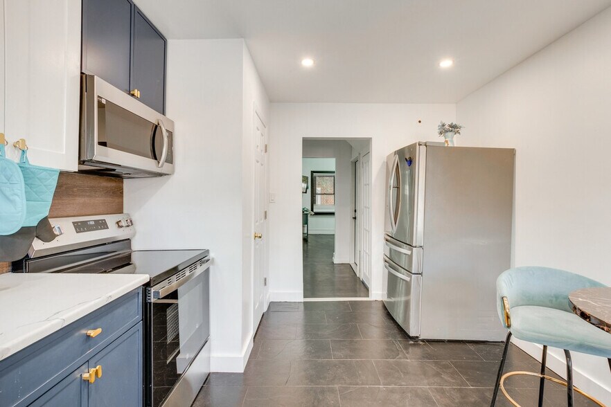 Building Photo - 318 Meeker Ave