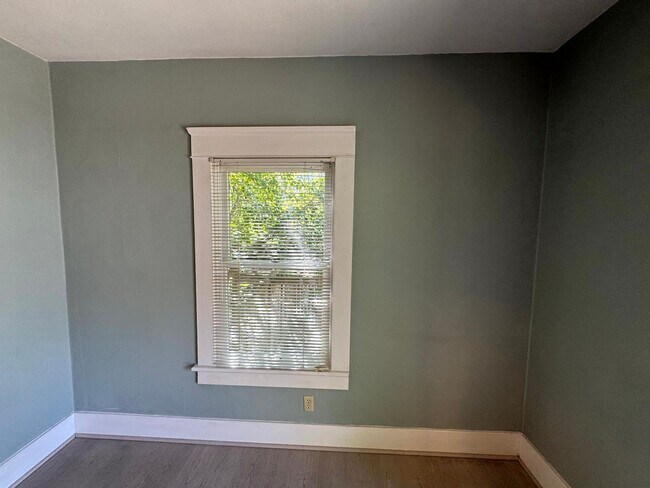 Building Photo - 4 Bedroom House Near Downtown Eugene