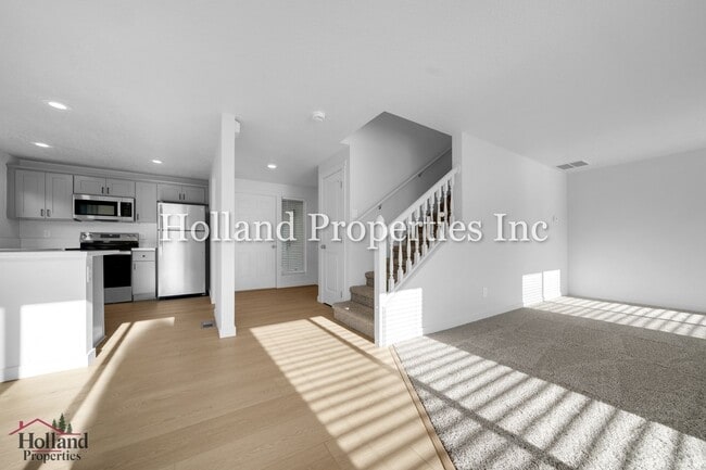 Building Photo - 9055 SW Sagert St