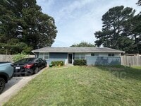 Building Photo - 617 De Laura Cir