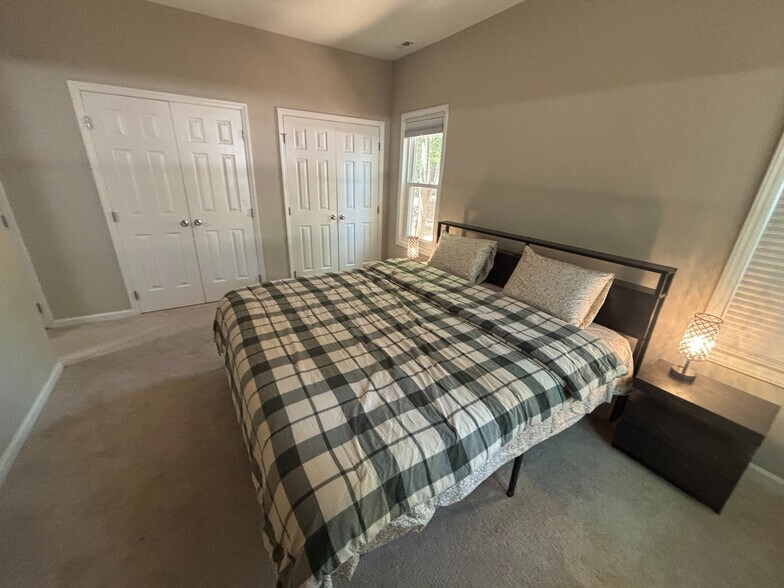 Building Photo - Room in Condo on Winterpointe Ln
