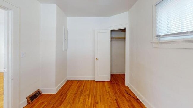 Building Photo - 411 W Bowen Ave
