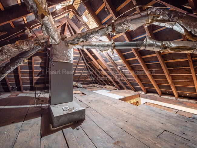 Building Photo - 878 1/2 Sullivant Avenue