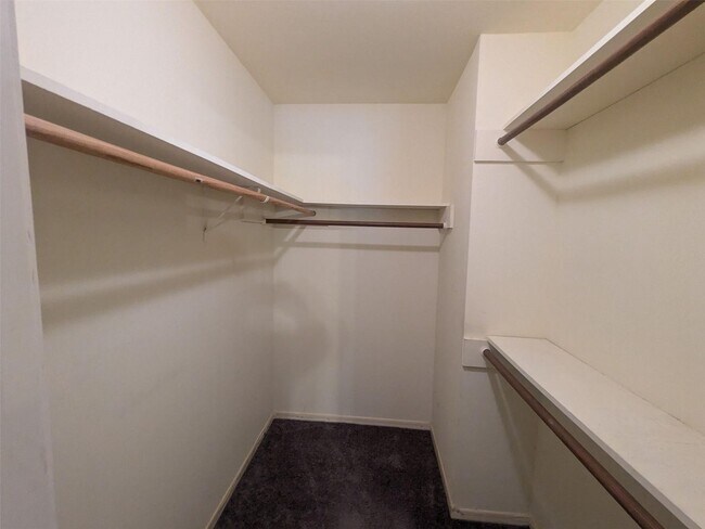 Building Photo - MOVE-IN READY 4 BED/ 2.5 BATH HOME IN MIDD...