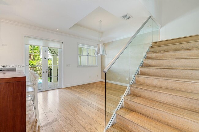 Building Photo - 464 Fernwood Rd