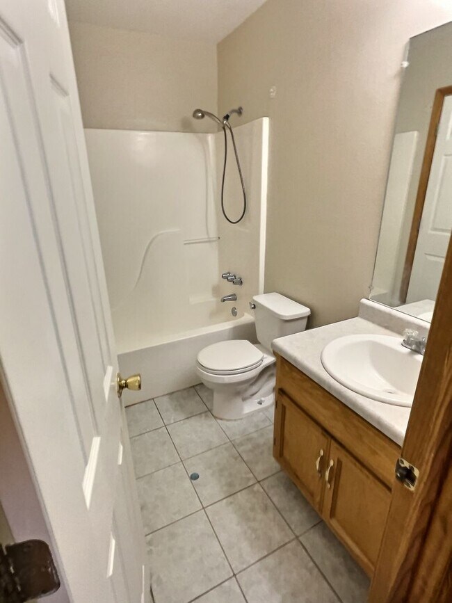 Building Photo - Spacious 4-Bedroom Home in Ocean Springs S...