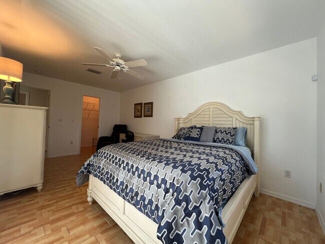 Building Photo - FURNISHED SHORT TERM RENTAL - 3 Bed / 2 Ba...