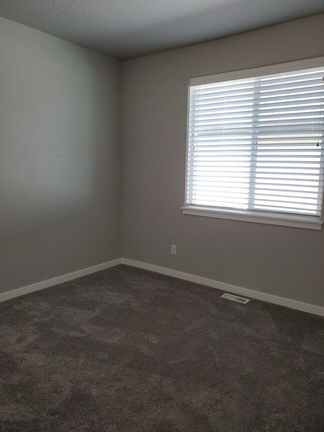 Building Photo - Immaculate Custom 3 bdrm Home for rent in the Montrose developement!