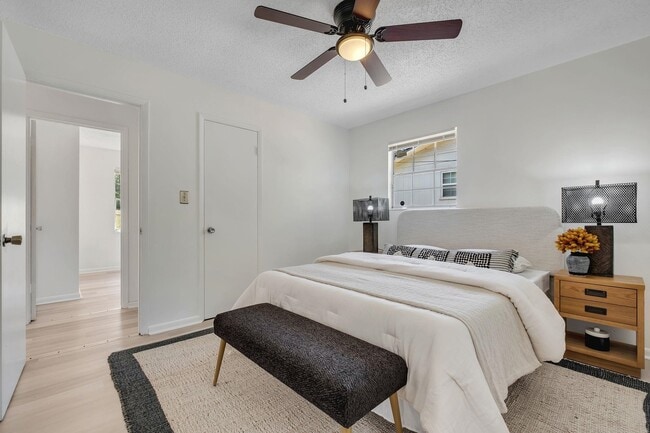 Building Photo - 3421 Sunnyside Dr