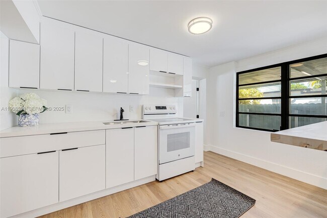 Building Photo - 1610 NW 33rd Ave